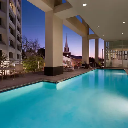Embassy Suites Los Angeles Glendale-3