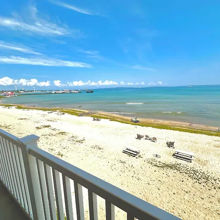 Mackinaw Beach And Bay Inn & Suites-2