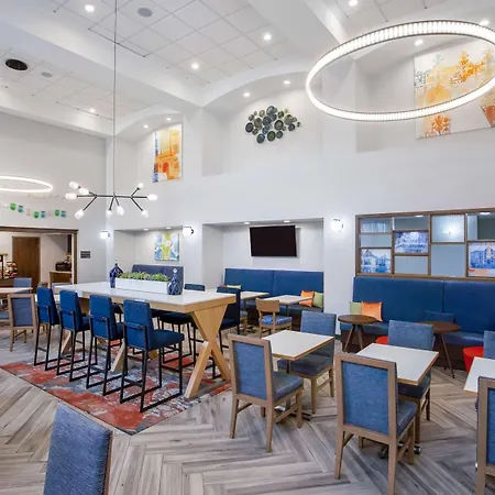 Hampton Inn & Suites Muncie-2