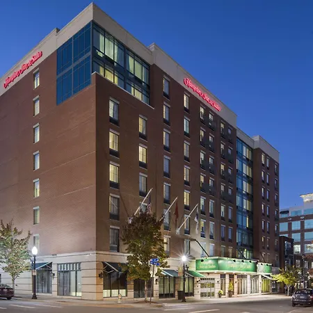 Hampton Inn & Suites Little Rock-Downtown-2