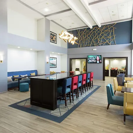 Hampton Inn & Suites Ankeny-3
