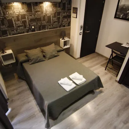 Hostal MH Fuencarral-2