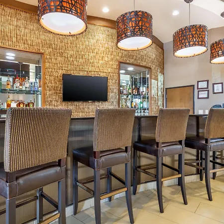 Best Western Plus Lackland Hotel And Suites.-2