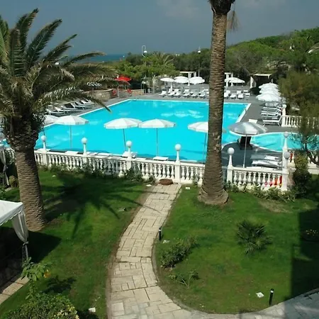 Domizia Palace Hotel-3