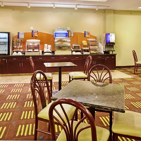 Holiday Inn Express Hotel & Suites St. Charles By Ihg-3