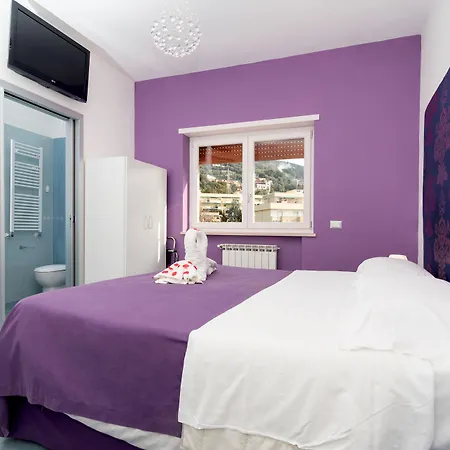 Guest House Emily Suites Sorrento-3
