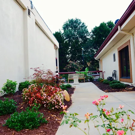 Red Roof Inn & Suites Commerce - Athens-2
