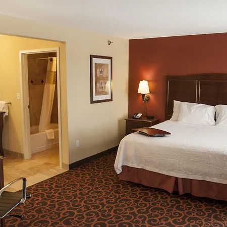 Hampton Inn & Suites Watertown-3
