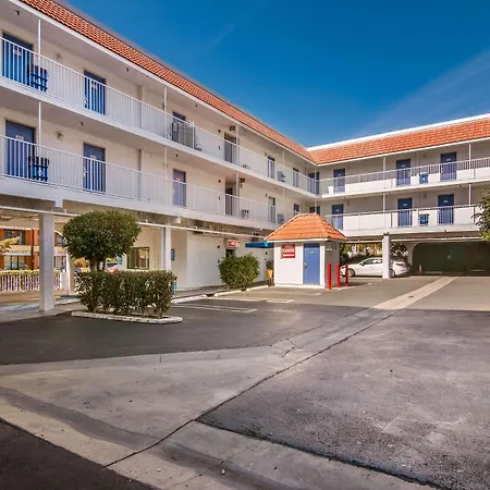 Motel 6 Monterey Park-2