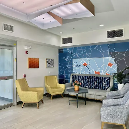 Holiday Inn Express & Suites North-3