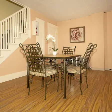 Simmons Motel And Suites-2