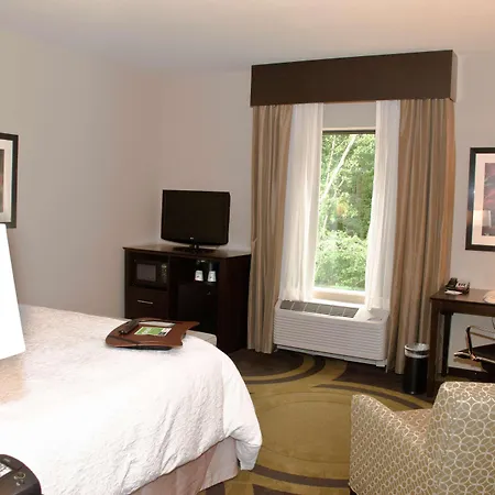 Hampton Inn Maumelle-3