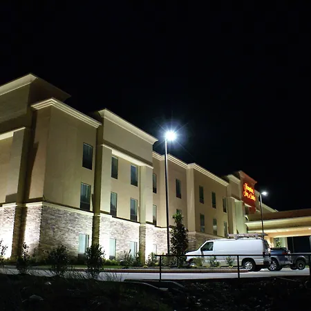 Hampton Inn & Suites Center-2