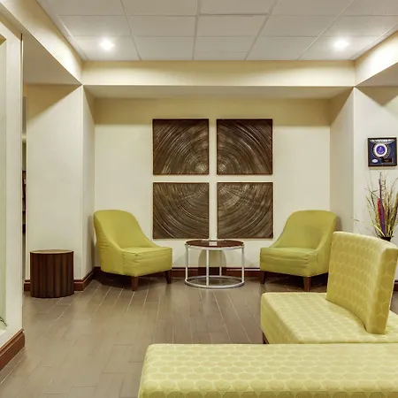 Hampton Inn Ozark-2
