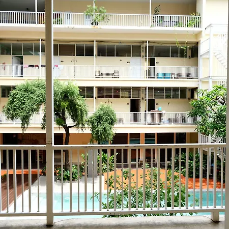 Feung Nakorn Balcony Rooms And Cafe-3