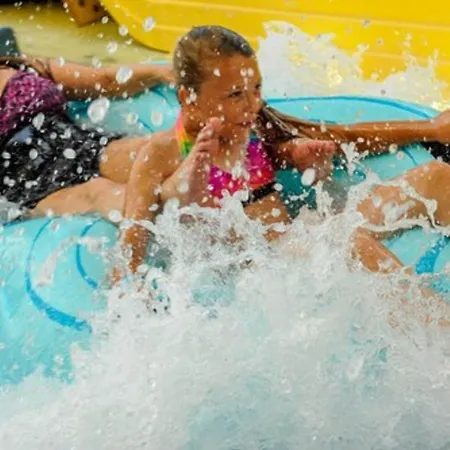Big Splash Adventure Hotel And Indoor Water Park-3