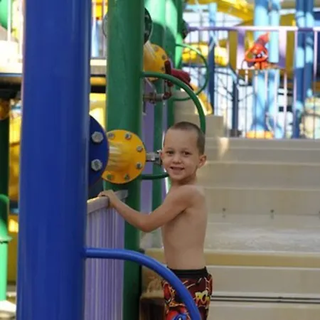 Big Splash Adventure Hotel And Indoor Water Park-2
