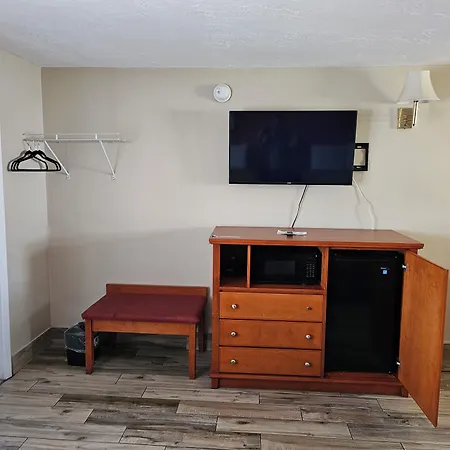 Three Oaks Motel - Titusville-3