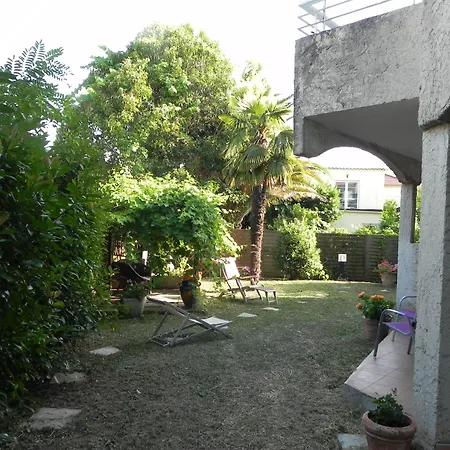Motel Cap Sol-2