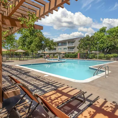 Best Western Plus Garden Court Inn-3
