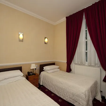 Balmoral House Hotel-3