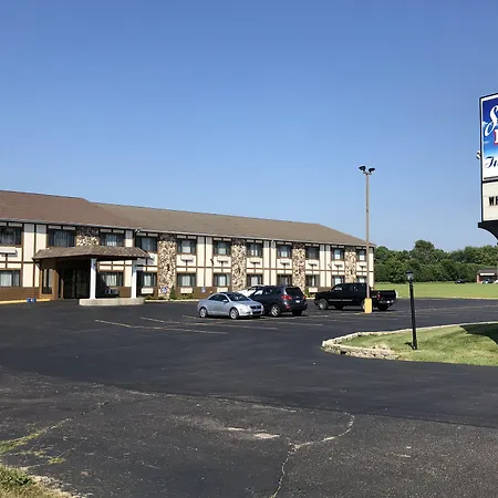 Sky Lodge Inn & Suites - Delavan-3