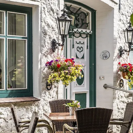 Hotel Pharisäerhof - DAS Hundehotel auf Nordstrand mit Restaurant und Café-3