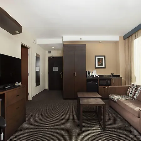 Courtyard Par Marriott Montreal Centre-Ville-3