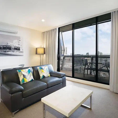 Oaks Melbourne On William Suites-3