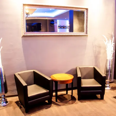 Hotel am Karlstor-2
