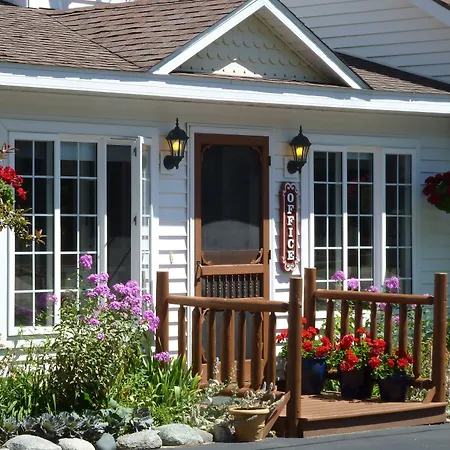 Beach House Lakeside Cottages-3