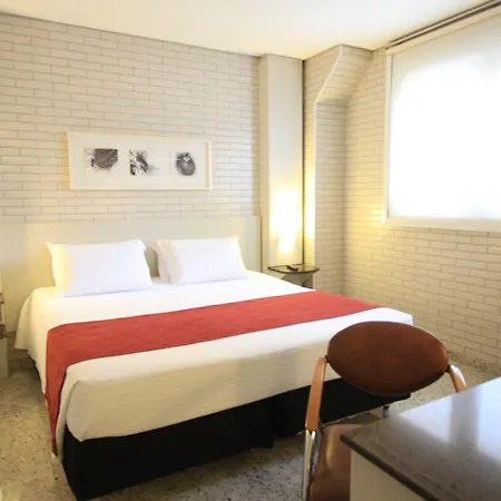Hotel Confiance Soho Batel-3