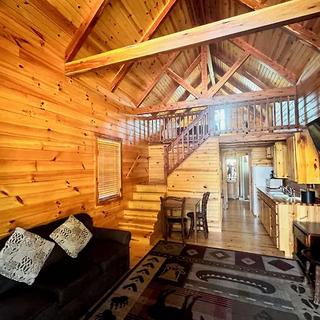 Cabins Of Mackinac & Lodge-2