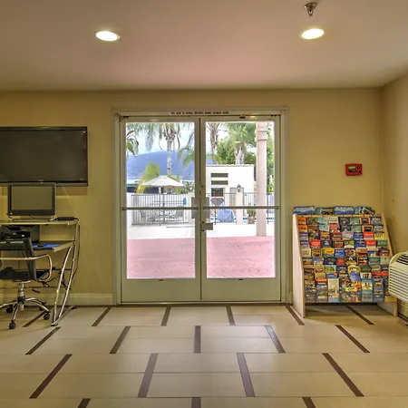 Burbank Inn And Suites-2