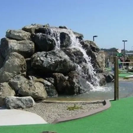 Emerald Dolphin Inn & Mini Golf-3