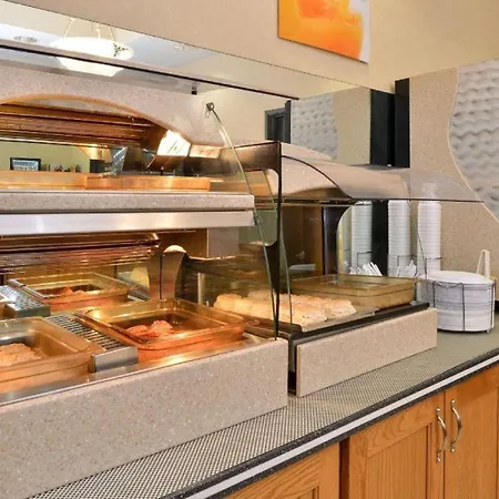 Quality Inn & Suites Jefferson City-3