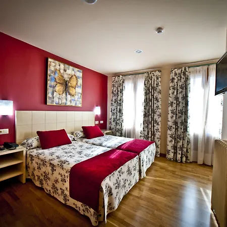 Hotel Condes de Castilla-3