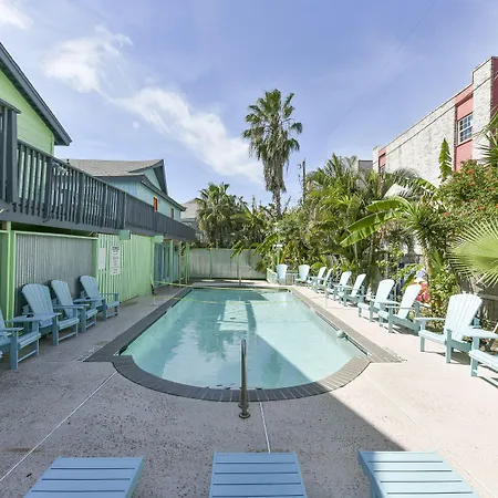 Upper Deck Hotel And Bar - Adults Only-2