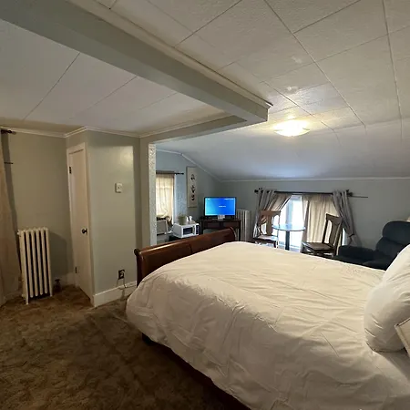 The Colonial Inn & Creamery-2
