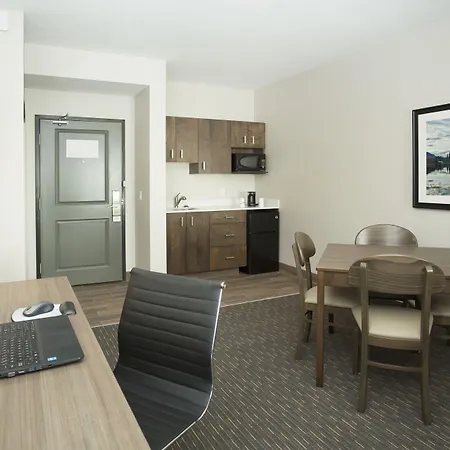 Wingate By Wyndham Calgary Airport-2