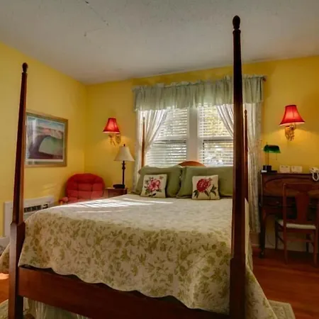Brown Street Inn Bed And Breakfast-3