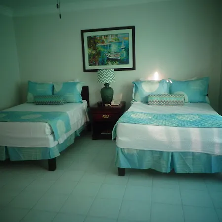 Colony Club Inn & Suites-3