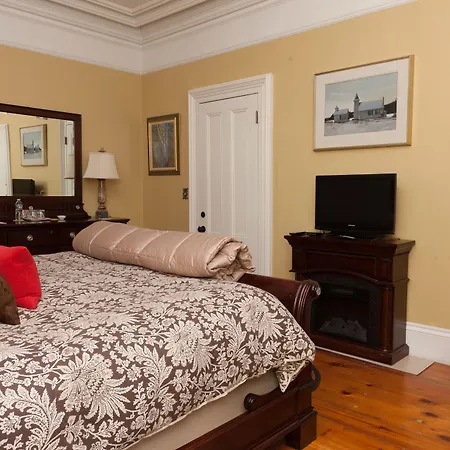 Blind Tiger Portland - Carleton Street Guest House-3