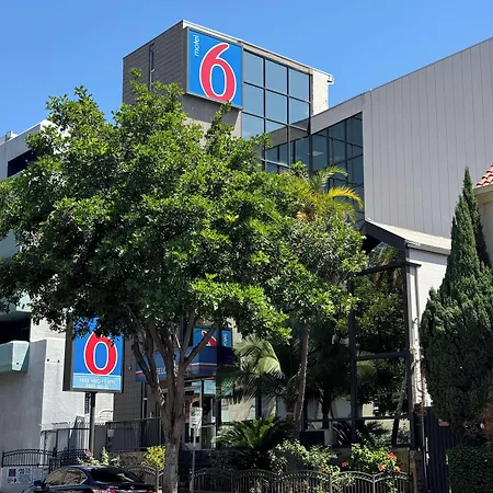 Motel 6 Hollywood-2