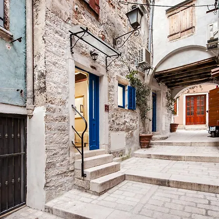 Guest House Sotto I Volti Centro Storico-2
