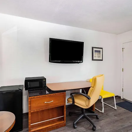 Oceanside Inn & Suites, A Days Inn By Wyndham-2