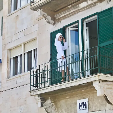 Galeria Valeria Seaside Downtown - Mag Quaint & Elegant Boutique Hotels-2