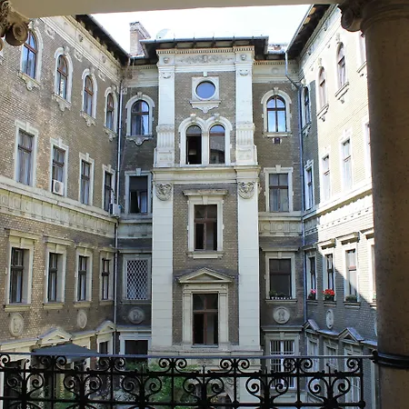 Omega Guesthouse Budapest-2