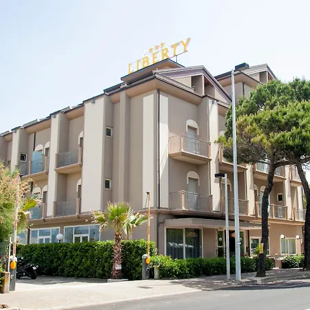 Hotel Liberty Beach - Parking & Beach-3