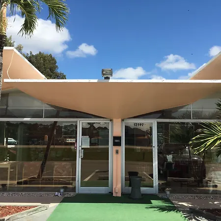Warm Mineral Springs Motel-3